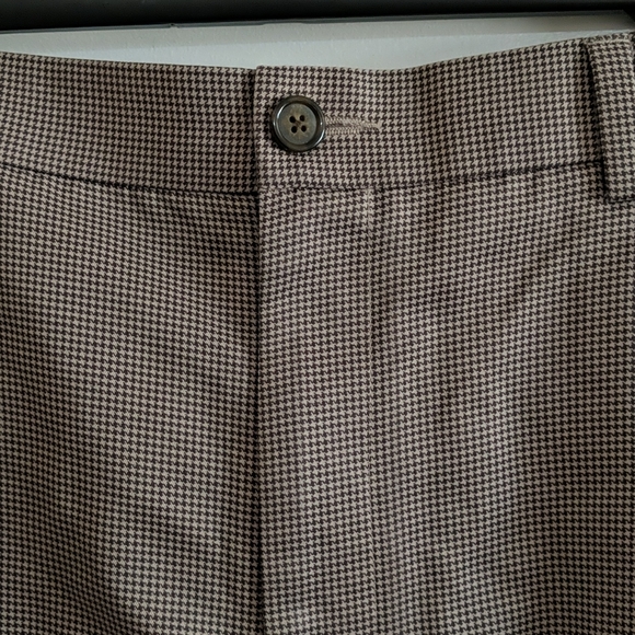 Round tree & Yorke Men's Shorts - Picture 2 of 5